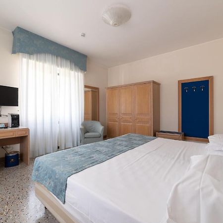 La Dependance By Casa Bianca Hotell Lido di Jesolo Exteriör bild